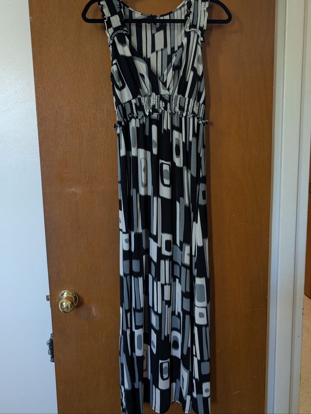 Black & White Geometric Maxi Dress - Sleeveless V-Neck